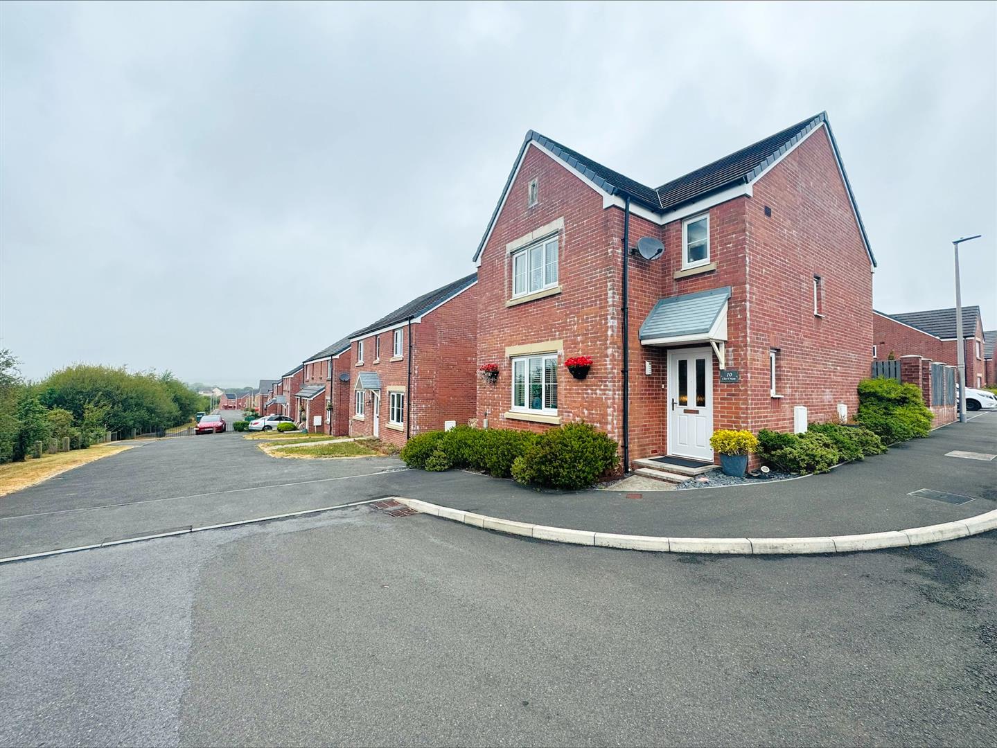 Clos Y Nant, Carway, Kidwelly, SA17 4JH